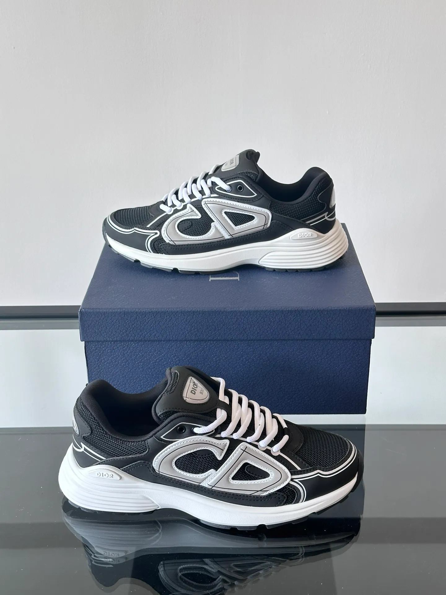 Men's Men's Shoes 💰p440 "Dio*" Dior B30 series sports shoes, multi-color mesh fabric and multi-color technical fabrics, this season's new B30 low-top sports shoes are one of the flagship styles of the series. Crafted from multicolor mesh and technical fabrics, it's finished with a reflective "CD30" graphic and silver-toned "DIOR B30" and "CD30" logos on the heel and tongue. An extra-light, sculpted rubber sole with signature accents adds style, while internal stretch details create ideal comfort. It can be matched with various casual styles to show a fashionable and modern sports style. Size: 38-44 (45-46 customized)